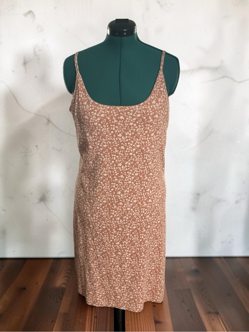 Old Navy Tan & White Floral Mini Dress P:20-22” L:39”